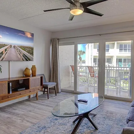 Beautiful Ocean Side 2 Bedroom Condo With Pool